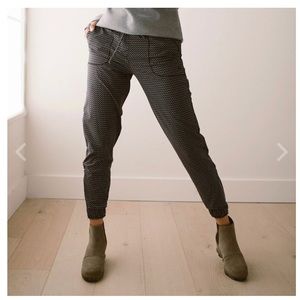 Albion Dash heat setter joggers